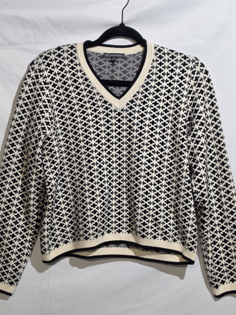 Adrianna Papell Black & Cream V-Neck Geometric Knit Sweater